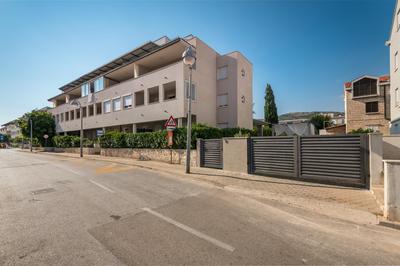 Family Apartment Dubrovnik - private jacuzzi terrace, private parking