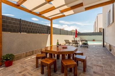 Ćuby Apartment with private Pool in Trogir