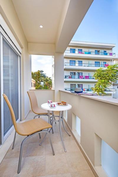 Central Luxurious Apartments Close to the Sea