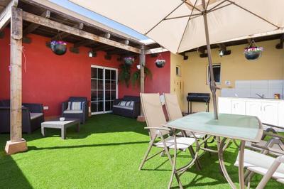 Villa Blanca Tenerife - Private rooms - Terrace and BBQ, 5 minutes from the beach and airport