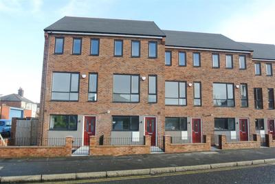 Denny Guests House / Green Lane