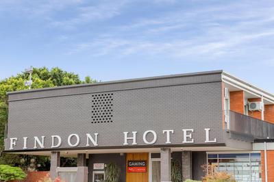 Nightcap at Findon Hotel