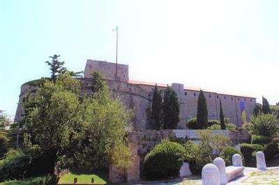 Al Castello di San Giusto free garage