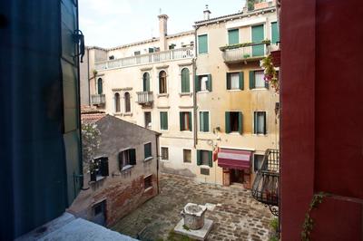 Al Mezzanino, Palazzo Torniello