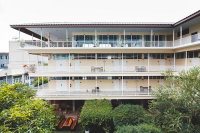 Feung Nakorn Balcony Rooms and Cafe