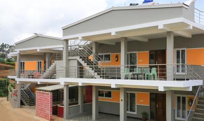 Treebo Light House, 900 Mtrs From Botanical Garden