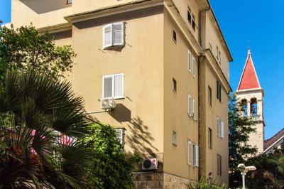 Lugo Apartments