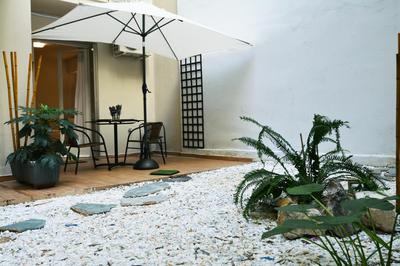 Studio Posh with garden in Kolonaki