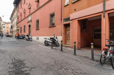 GuestHost - Bologna Central Studio