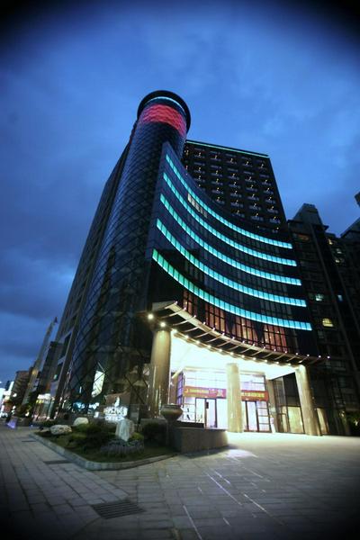 Monarch Skyline Hotel-Near Taimall