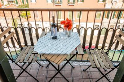 SUNNY NEST CANAL VIEW IN VENICE CHIC MOVIDA