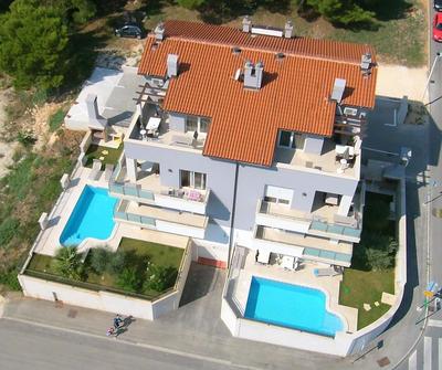 Deluxe Apartment with private Pool - 100m from the sea