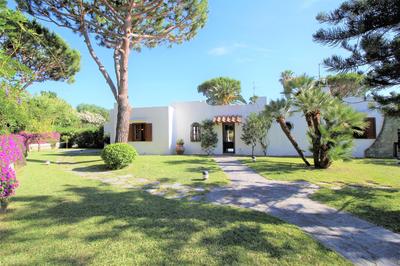 Villetta con Giardino esclusivo di 1000 mq, Piscina, Tennis, Calcio, Bocce