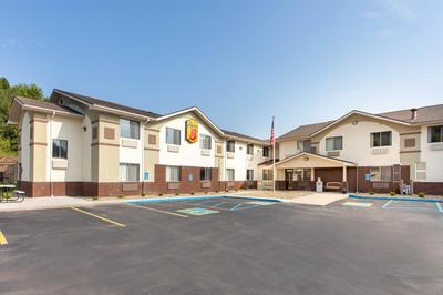 Super 8 by Wyndham Weston WV