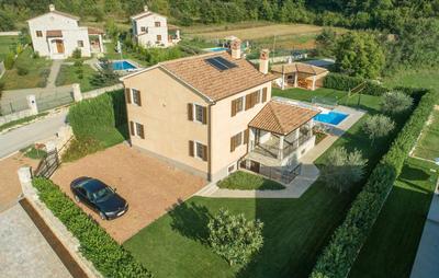 Spacious Villa Nikka with Beautiful Garden and Pool
