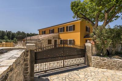Spacious Four-Bedroom Villa Marija Kloštar