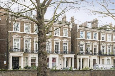 Spacious Holland Park Apartment by Central Line