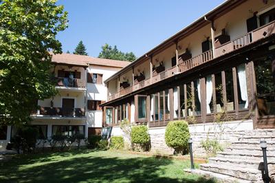 Country Club Hotel & Suites