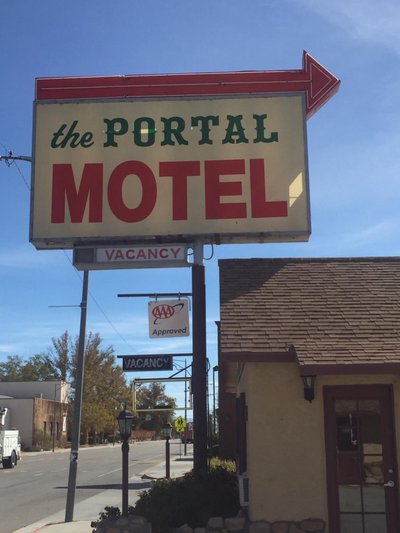 Portal Motel, Billede 2