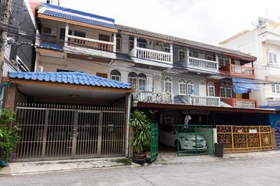 Mango 10 House
