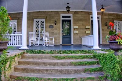 Beautiful 6 Bed, 5 Bath Historic Savannah Home