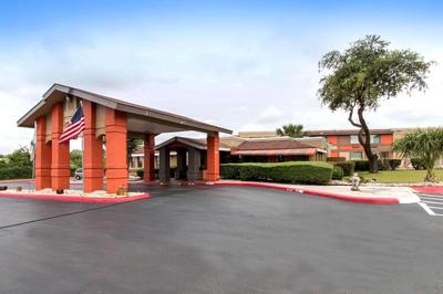 Quality Inn & Suites I-35 near Frost Bank Center