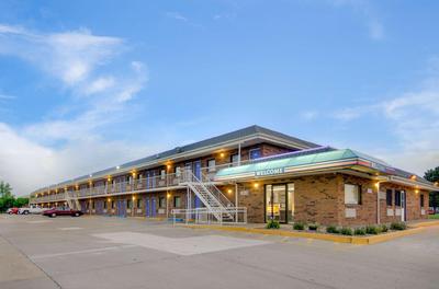 Motel 6-Salina, KS