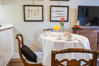 Oltrarno's Sweet Rose - FREE PARKING!