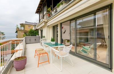 Stylish 3-Bedroom Apartment & Terrace