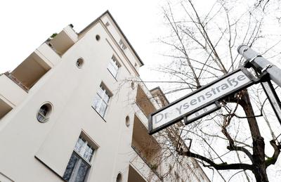DROY by ROCKCHAIR Apartments l SUPERHOST Status l 2 Bedroom Boxspringbeds next to Center "Kurfürstendamm" - Cozy Family & Business Flair welcomes you!