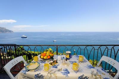 LA TERRAZZA SUL MARE