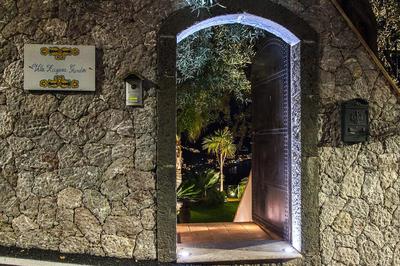 Luxury Taorum villa with spectacular sea views in Taormina