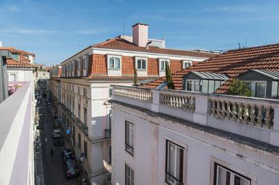 Bairro Alto Stunning Flat With Balcony by LovelyStay