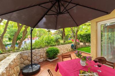 Leona & Borna's Central Lapad Suites