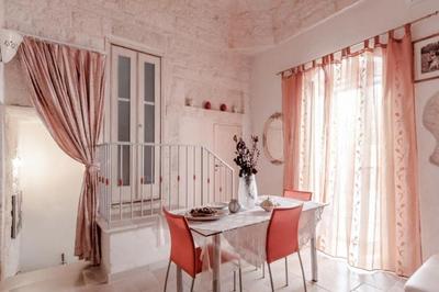 White Stone Flats & Studios