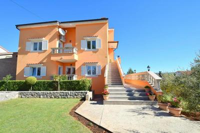 Apartments Mladenka