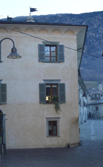 Parravicini Red Flower apartment