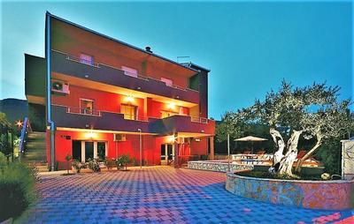 Wawe Lux Holiday Home with pool