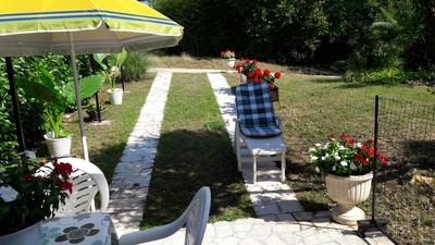 Apartment Nena- apartman sa posebnim ulazom u prizemlju, terasom i zelenom okućnicom