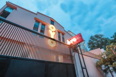 RedDoorz near Esa Unggul University Jakarta Campus