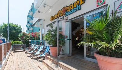 Sunflower Beach Backpacker Hostel & Bar