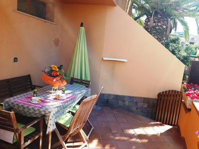 Comodo appartamento in villa 150 mt dal mare