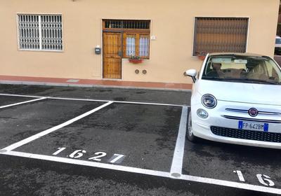 GuestHost - A Different Side of Florence