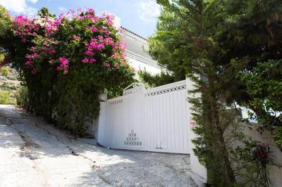 Beautiful, Private Villa by the Sea