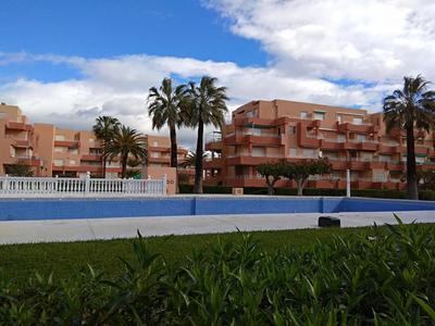 Apartamento a 150 metros del Mar, parking y Wifi