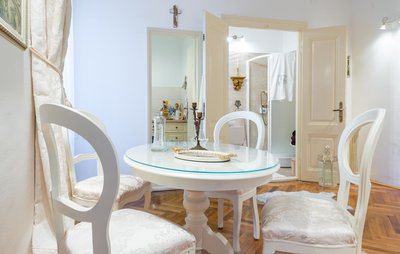 Elegant & Enchanting - Apartment At Old Town Entrance -