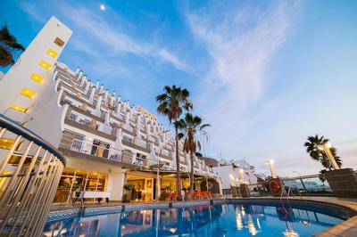 Apartamentos Cabau Cala Nova