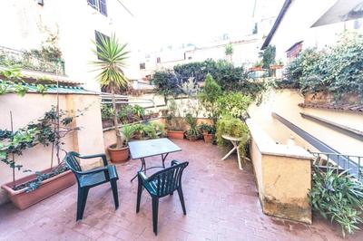 Central quiet apartment and terrace