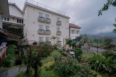 Urbanview Hotel Mon Bel Cibodas by RedDoorz