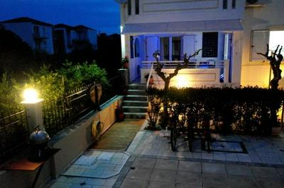 3 BDS - 5 min. walk to the BEACH